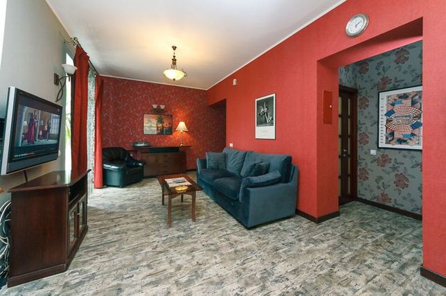 Rent daily an apartment in Kyiv near Metro Khreshchatik Instytutska per 1500 uah. 
