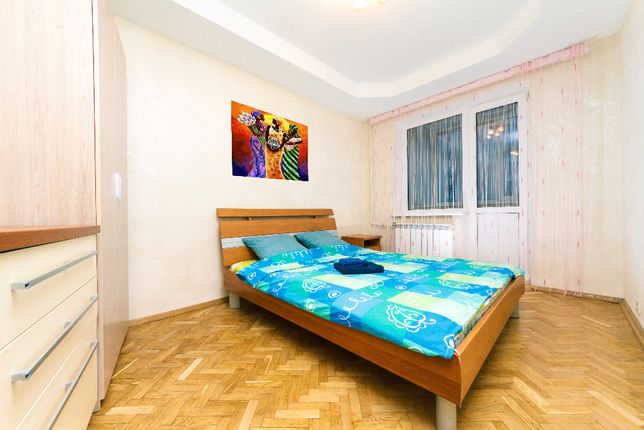 Rent daily an apartment in Kyiv on the St. Mytropolyta Andreia Sheptytskoho 1 per 500 uah. 