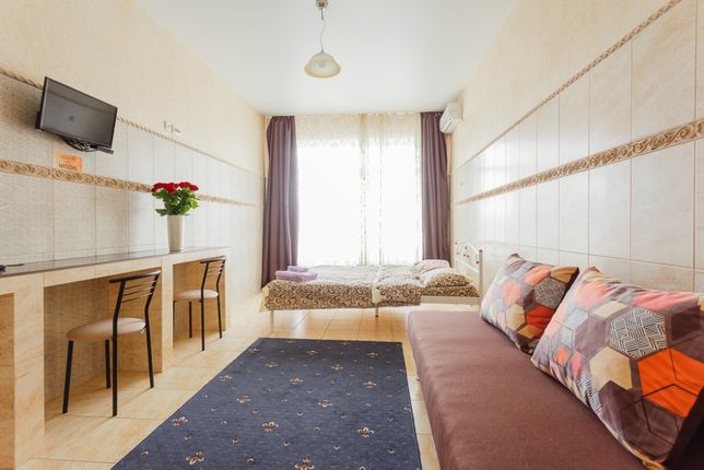 Rent daily an apartment in Kyiv on the St. Yevhena Konovaltsia 36 per 600 uah. 