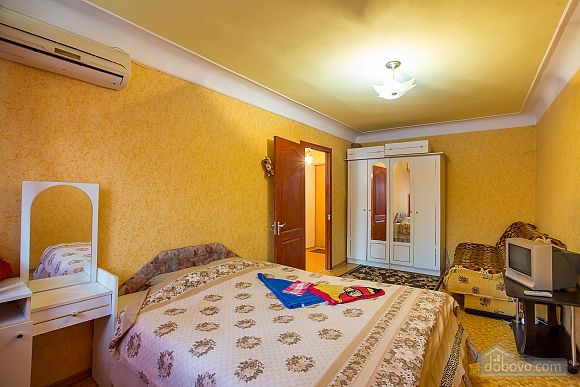 Rent daily an apartment in Kherson on the Svobody square per 500 uah. 