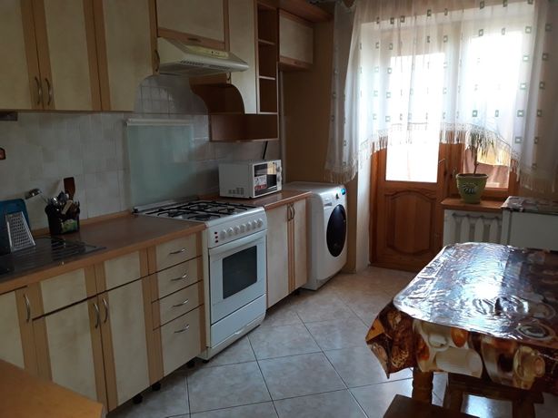 Rent daily an apartment in Lutsk on the St. Zatyshna per 500 uah. 