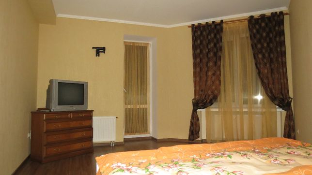 Зняти подобово квартиру в Луцьк на вул. Кравчука 42а за 450 грн. 