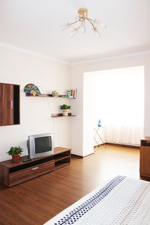 Rent daily an apartment in Lutsk on the St. Vynnychenka per 500 uah. 