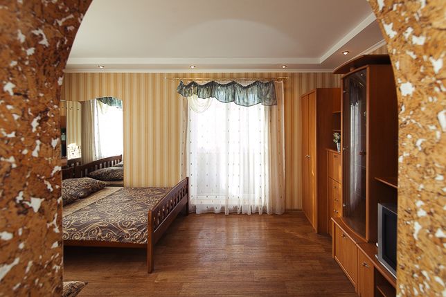 Rent daily an apartment in Sumy on the St. Petropavlivska per 350 uah. 