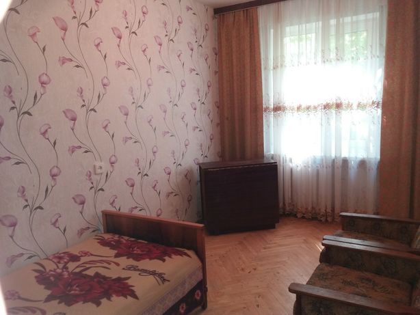 Rent daily an apartment in Kyiv near Metro Khreshchatik Instytutska per 600 uah. 