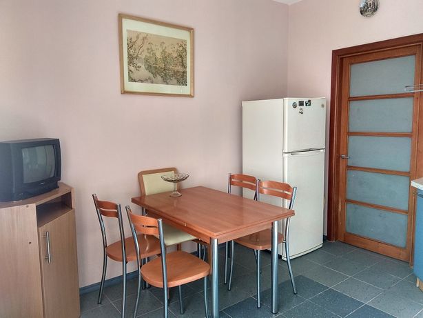 Rent daily an apartment in Kyiv on the St. Volhohradska 9а per 700 uah. 