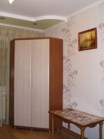 Rent daily an apartment in Lutsk on the Avenue Vidrodzhennia 3 per 400 uah. 