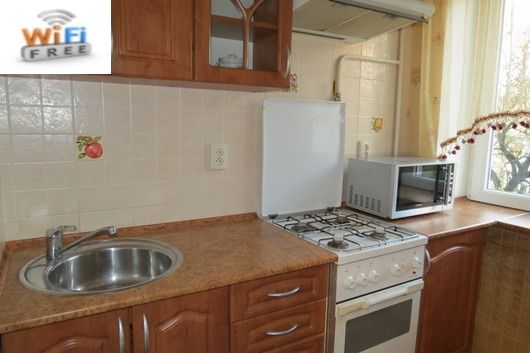 Rent daily an apartment in Lutsk on the Avenue Vidrodzhennia 3 per 400 uah. 