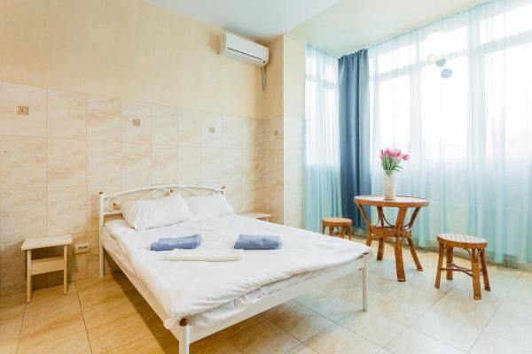 Rent daily an apartment in Kyiv on the St. Yevhena Konovaltsia 36Е per 599 uah. 
