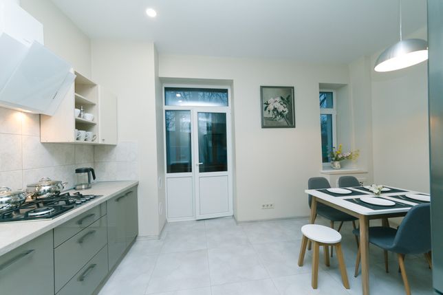 Rent an apartment in Kyiv on the St. Lavrska 7 per $1600 