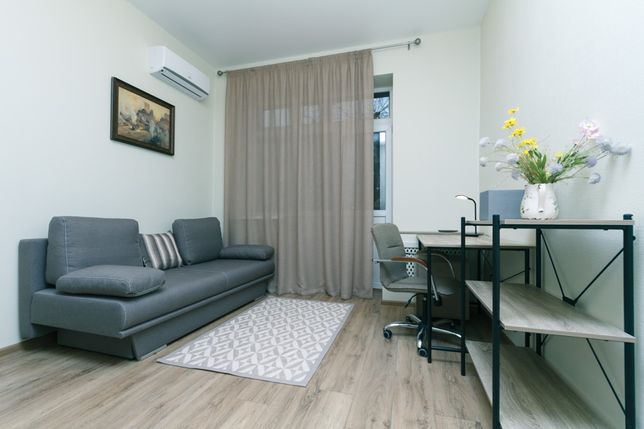 Rent an apartment in Kyiv on the St. Lavrska 7 per $1600 