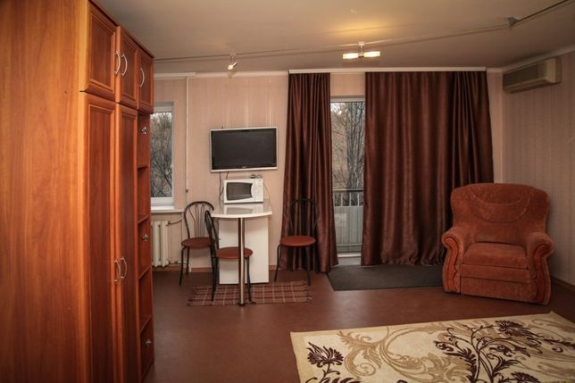 Зняти подобово квартиру в Дніпрі на просп. Олександра Поля за 500 грн. 