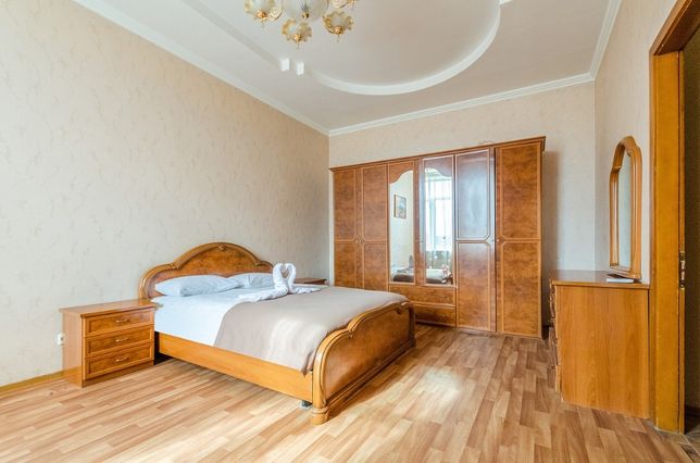 Rent daily an apartment in Kyiv on the Bessarabska square per 1300 uah. 