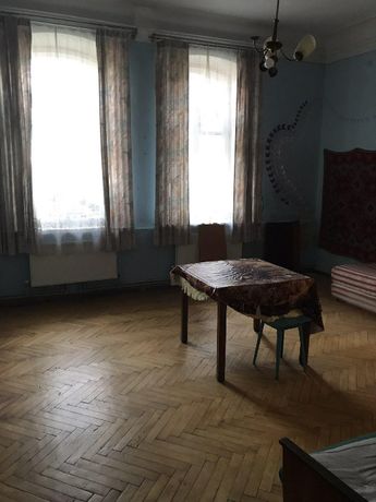 Rent an apartment in Uman on the St. Instytutska 3 per 800 uah. 