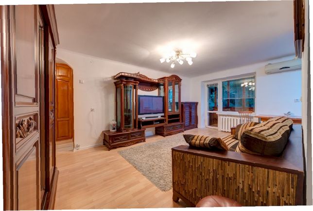 Rent daily an apartment in Kyiv on the St. Moskovska 24 per 1000 uah. 