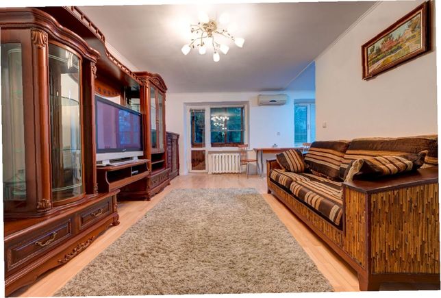 Rent daily an apartment in Kyiv on the St. Moskovska 24 per 1000 uah. 