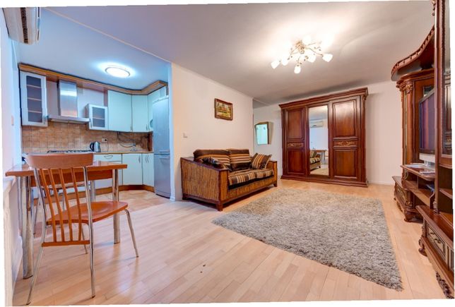 Rent daily an apartment in Kyiv on the St. Moskovska 24 per 1000 uah. 