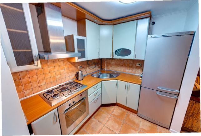 Rent daily an apartment in Kyiv on the St. Moskovska 24 per 1000 uah. 