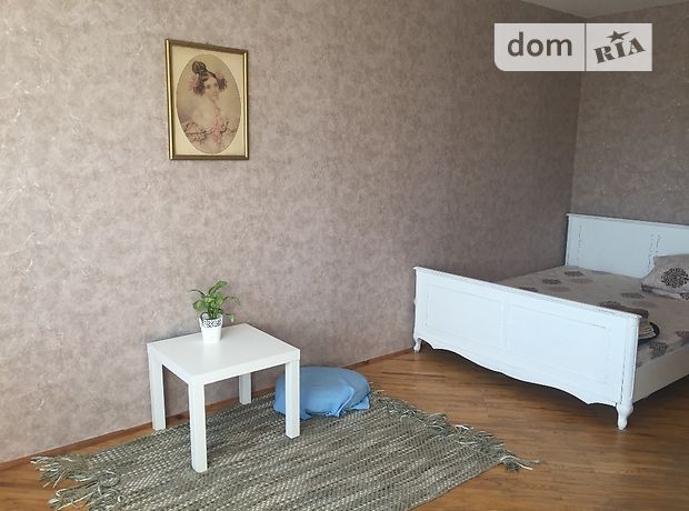 Rent daily an apartment in Zhytomyr on the St. Nebesnoi sotni per 400 uah. 