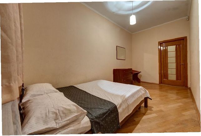 Rent daily an apartment in Kyiv on the St. Rustaveli Shota 40 per 1600 uah. 