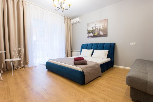 Rent daily an apartment in Kharkiv on the St. Lyudviha Svobody 5 per 550 uah. 