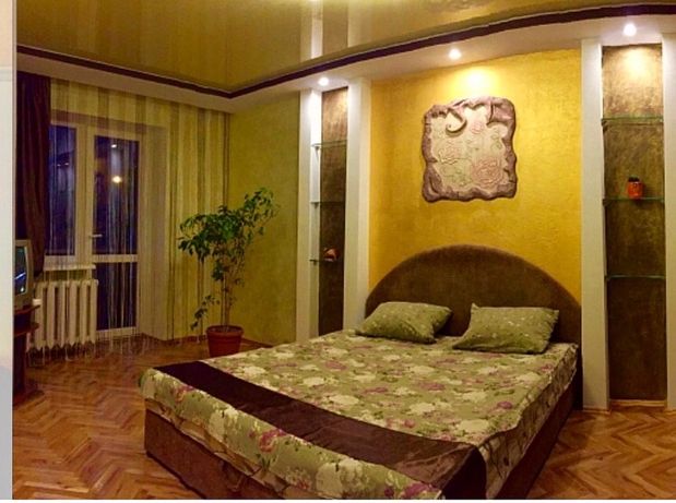Rent daily an apartment in Lutsk on the Avenue Hrushevskoho prezydenta 28 per 499 uah. 