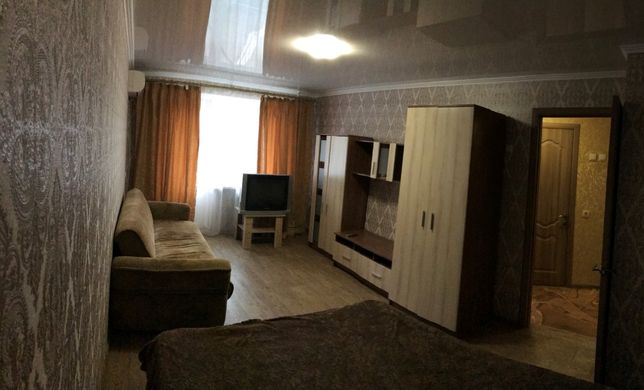 Rent daily an apartment in Mariupol on the Avenue Budivelnykiv 111 per 400 uah. 