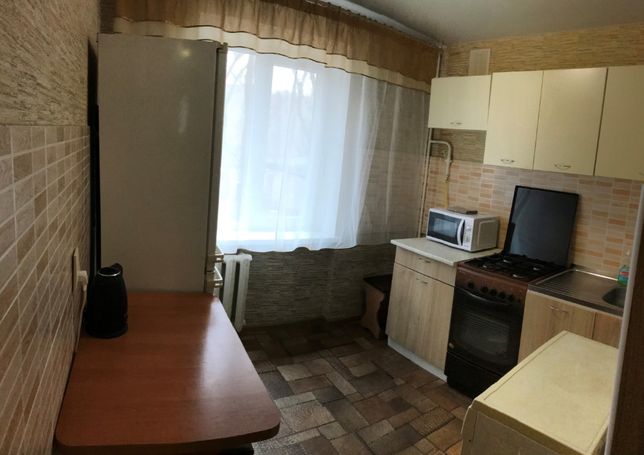 Rent daily an apartment in Mariupol on the Avenue Budivelnykiv 111 per 400 uah. 