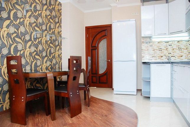 Rent daily an apartment in Kyiv on the St. Hryshka Mykoly 9 per 800 uah. 