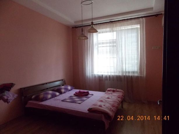 Rent daily an apartment in Kyiv on the Solomianska square 8/20 per 700 uah. 
