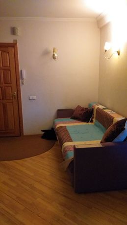 Rent daily an apartment in Kyiv on the St. Entuziastiv 19/1 per 800 uah. 