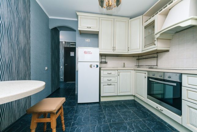 Rent daily an apartment in Kyiv near Metro Livoberezhna per 600 uah. 