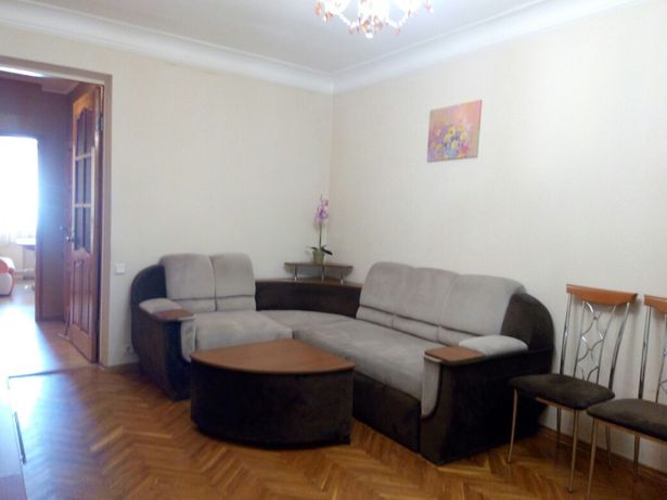 Rent daily an apartment in Poltava on the St. Hoholia per 650 uah. 