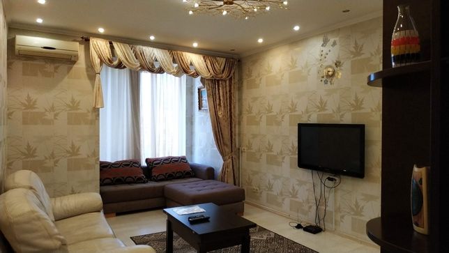 Rent daily an apartment in Zaporizhzhia on the Avenue Metalurhiv 10 per 800 uah. 