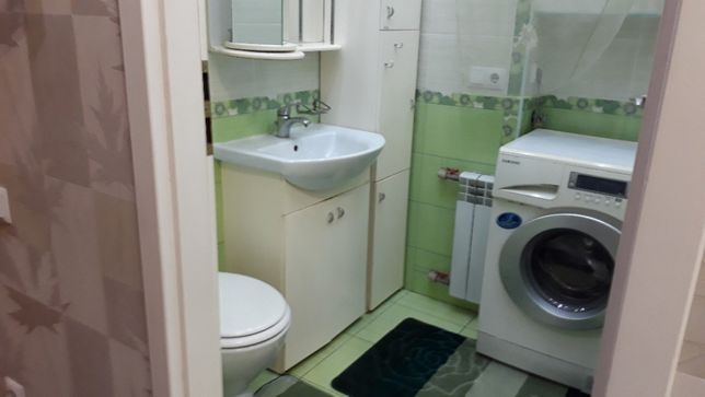 Rent daily an apartment in Zaporizhzhia on the Avenue Metalurhiv 10 per 800 uah. 