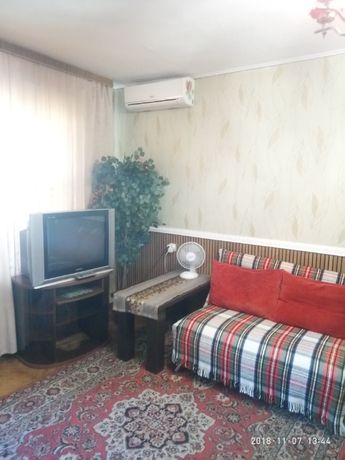Снять посуточно квартиру в Киеве на ул. Карбышева генерала 12 за 599 грн. 