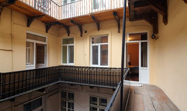 Rent daily an apartment in Lviv on the Rynok square per 1500 uah. 