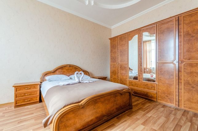 Rent daily an apartment in Kyiv near Metro Ploshcha Lva Tolstoho per 900 uah. 