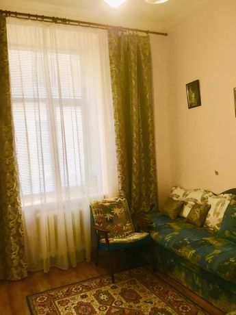 Rent daily an apartment in Lviv on the Rynok square 5 per 450 uah. 