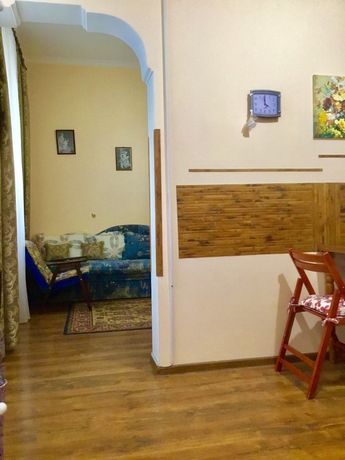 Rent daily an apartment in Lviv on the Rynok square 5 per 450 uah. 