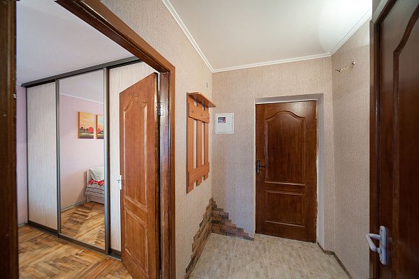 Зняти подобово квартиру в Запоріжжі на вул. 40 років Перемоги 82а за 400 грн. 