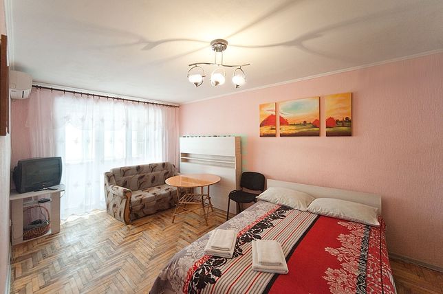 Зняти подобово квартиру в Запоріжжі на вул. 40 років Перемоги 82а за 400 грн. 