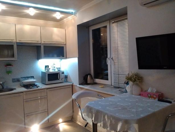 Rent daily an apartment in Kyiv on the St. Desnianska (Troieshchyna) per 699 uah. 