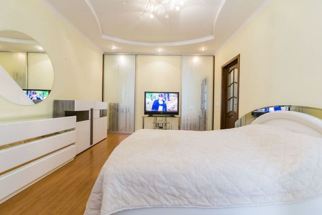 Rent daily an apartment in Kyiv on the St. Kadetskyi Hai per 1300 uah. 