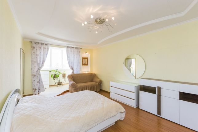 Rent daily an apartment in Kyiv on the St. Kadetskyi Hai per 1300 uah. 