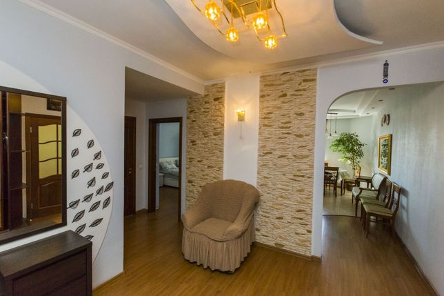 Rent daily an apartment in Kyiv on the St. Kadetskyi Hai per 1300 uah. 