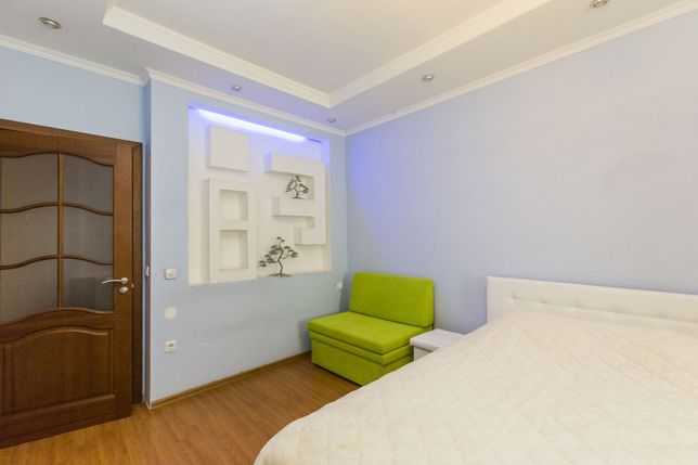 Rent daily an apartment in Kyiv on the St. Kadetskyi Hai per 1300 uah. 