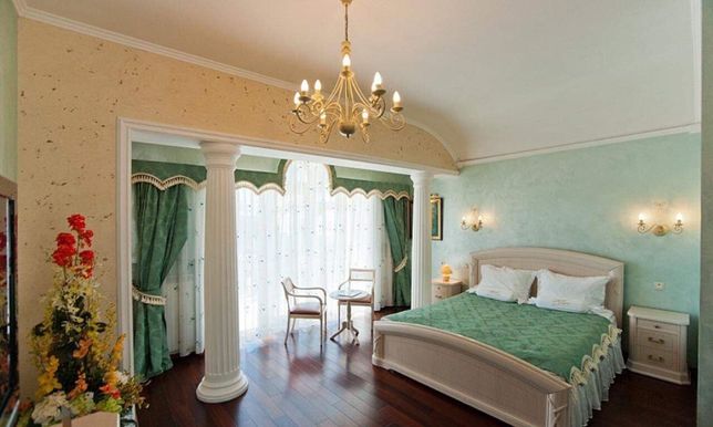 Rent daily a house in Kyiv on the St. Hertsena per 25000 uah. 