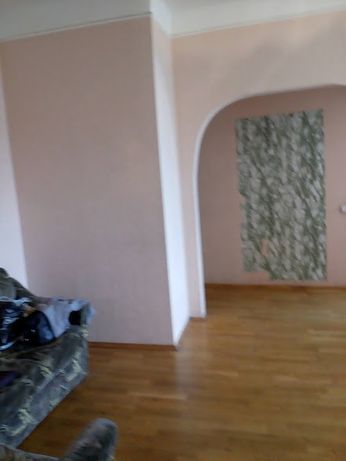 Снять посуточно квартиру в Киеве на ул. Ереванская за 600 грн. 
