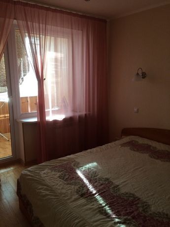 Rent daily an apartment in Kyiv on the St. Mytropolyta Vasylia Lypkivskoho per 600 uah. 